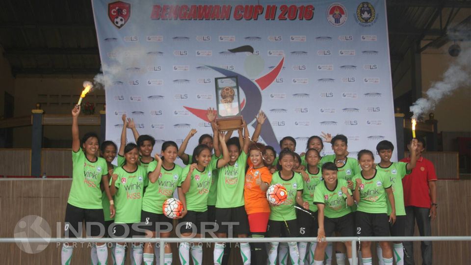 Tim Putri Mataram juara Bengawan Cup II 2016. Copyright: © Zainal Hasan/INDOSPORT